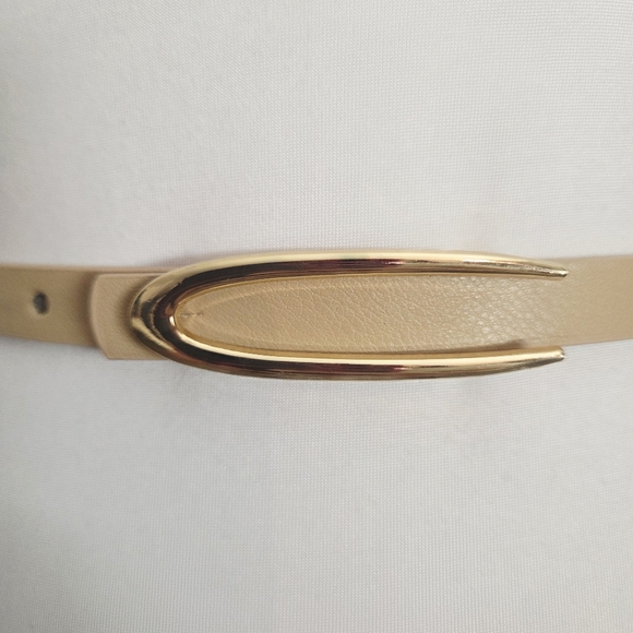 Tan Belt With Gold Buckle - Picture 5 of 8